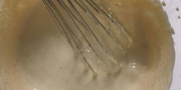 мороженое с шоколадным пралине в блинных рожках