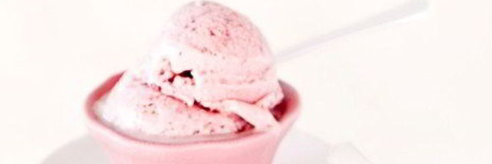 Мягкое клубничное мороженое