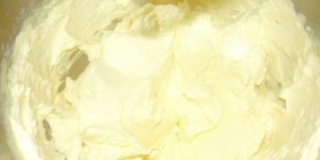 сливочно-клубничное мороженое