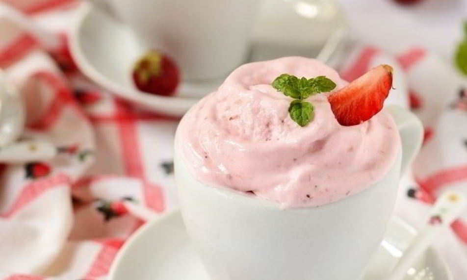 Рецепт сливочное мороженое с запеченной клубникой и медом