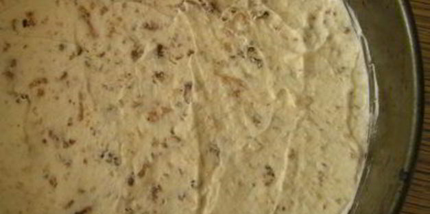 торт-мороженое с безе и красными ягодами