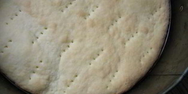 торт-мороженое с безе и красными ягодами