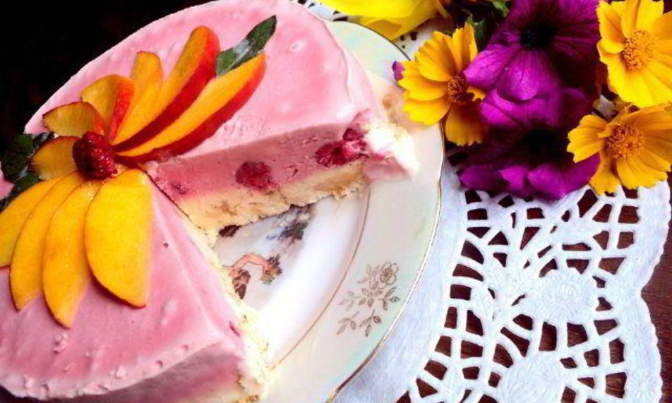 Рецепт торт-мороженое с меренгой и фруктами