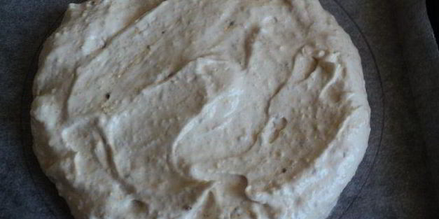 торт-мороженое с меренгой и фруктами