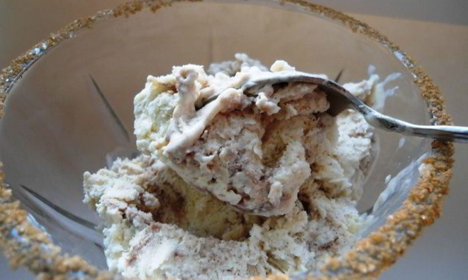 Рецепт тыквенное мороженое с корицей и шоколадным соусом