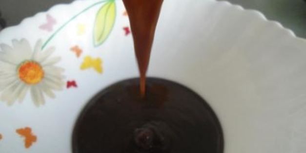 тыквенное мороженое с корицей и шоколадным соусом