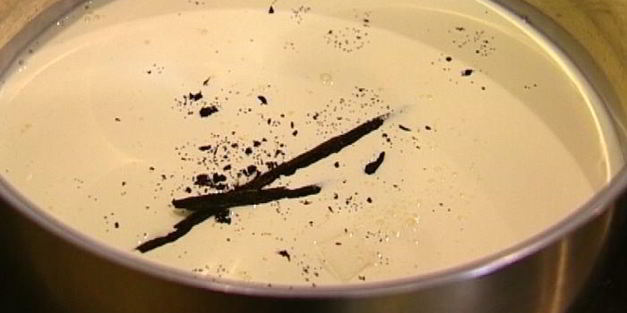 ванильное мороженое с ромом и изюмом