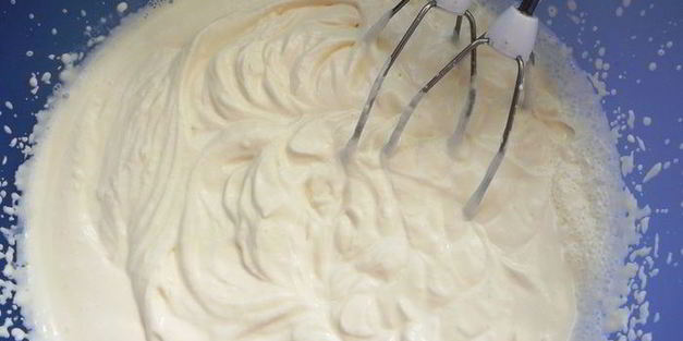 вишневое мороженое с шоколадной стружкой