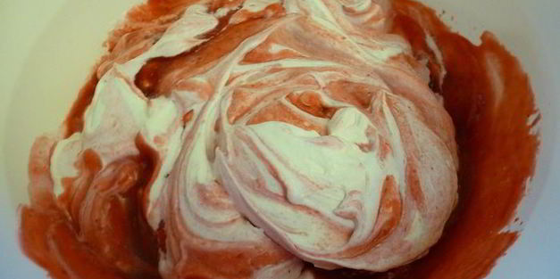 ягодное мороженое на сливках