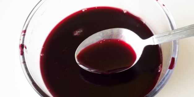 красим пасхальные яйца в оранжево-коричневый цвет соком свеклы