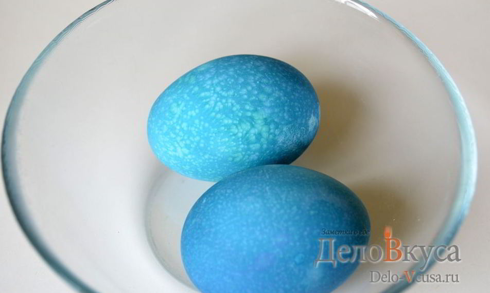 Рецепт красим пасхальные яйца в синий цвет в соке краснокочанной капусты