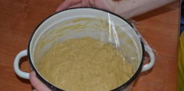 кулич с изюмом на пасху