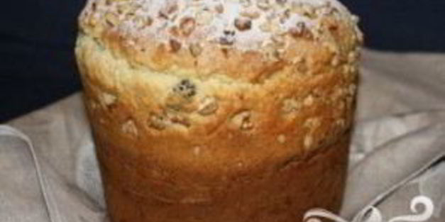 кулич с орехами