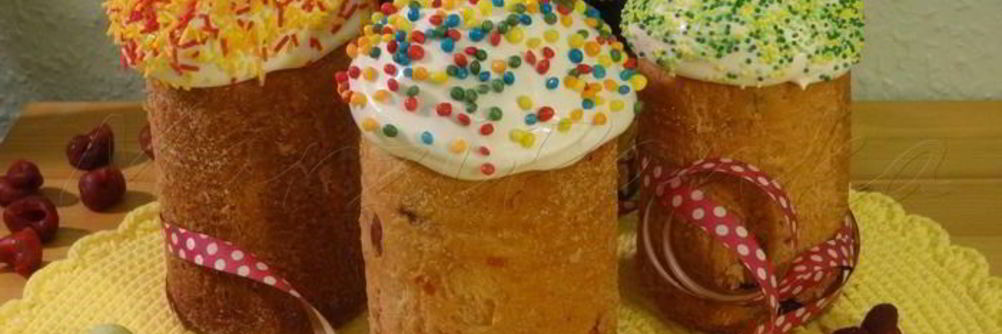 Кулич с вяленой вишней и кедровыми орешками