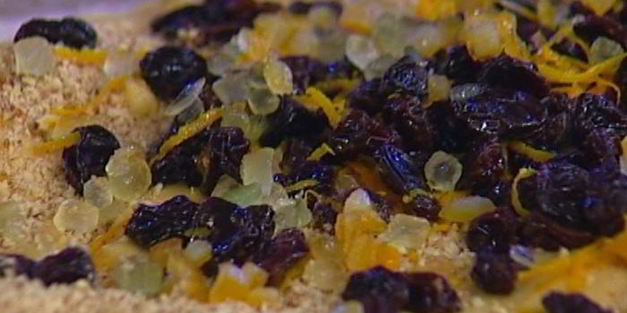 куличи с цукатами и изюмом