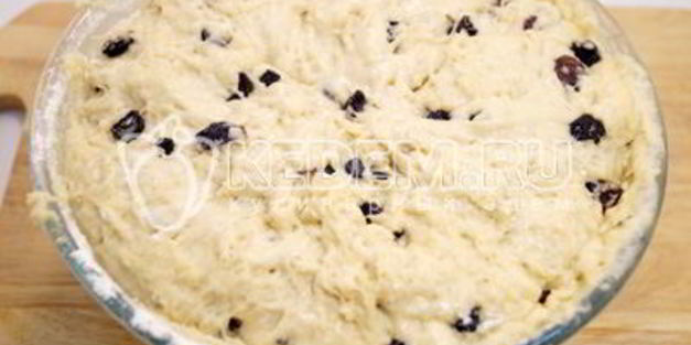 пасхальный кулич с изюмом