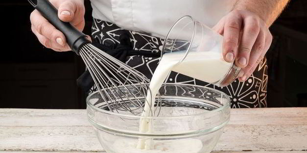 пасхальный кулич с миндалем и изюмом