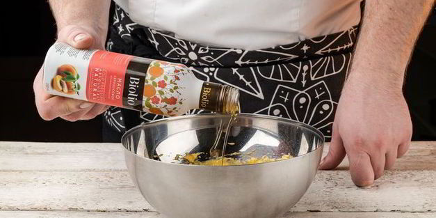 пасхальный кулич с миндалем и изюмом