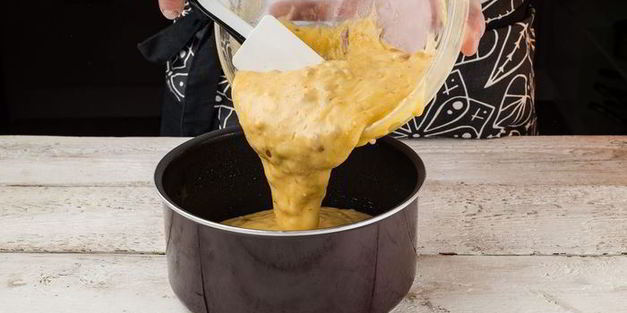 пасхальный кулич с миндалем и изюмом