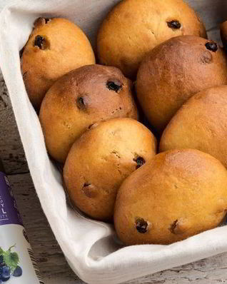 Пасхальные булочки с изюмом