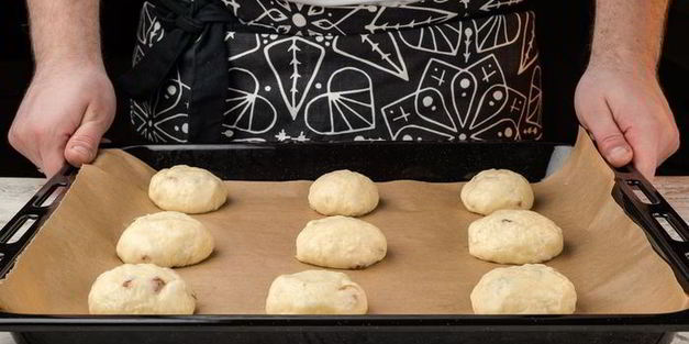 пасхальные булочки с изюмом