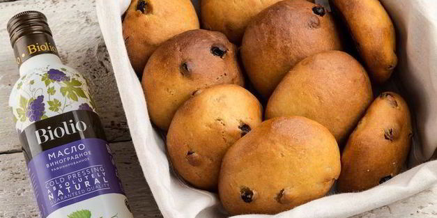 пасхальные булочки с изюмом