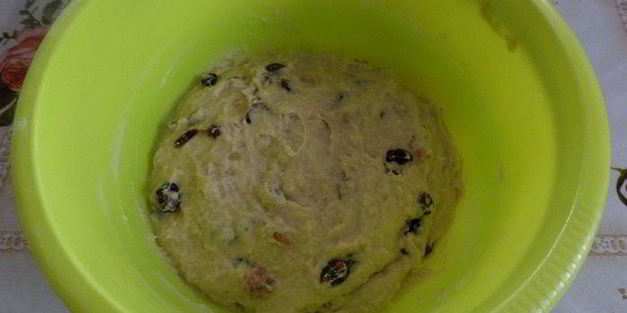 ванильный кулич с сухофруктами