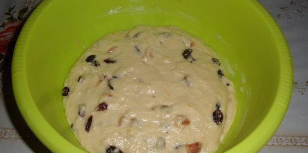 ванильный кулич с сухофруктами