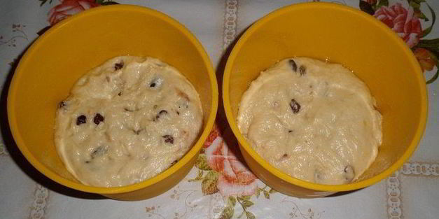 ванильный кулич с сухофруктами