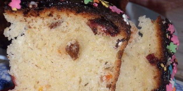 ванильный кулич с сухофруктами