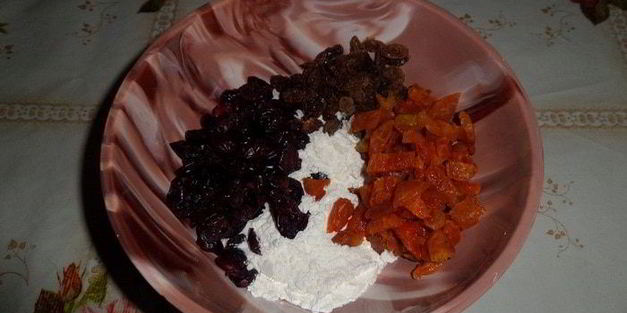 ванильный кулич с сухофруктами