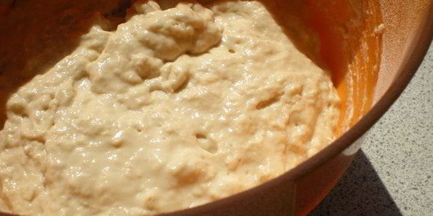 ванильный пасхальный кулич с изюмом, миндалем и кардамоном