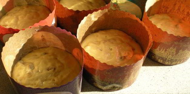 ванильный пасхальный кулич с изюмом, миндалем и кардамоном