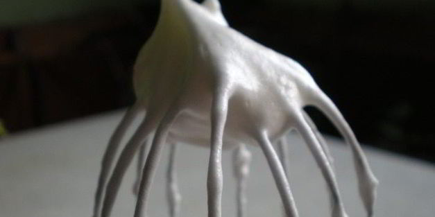 ванильный пасхальный кулич с изюмом, миндалем и кардамоном