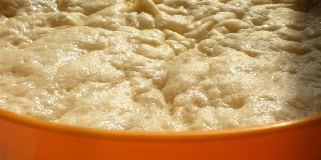 ванильный пасхальный кулич с изюмом, миндалем и кардамоном