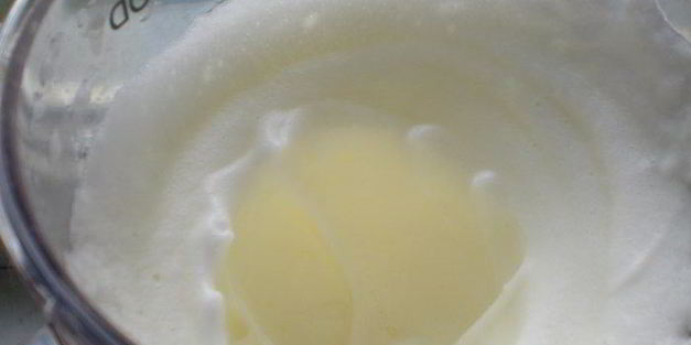 ванильный пасхальный кулич с изюмом, миндалем и кардамоном