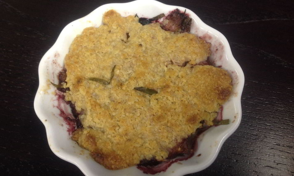 Рецепт персиково-черничный порционный крамбл