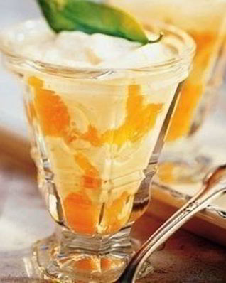 Простой десерт из йогурта и мандаринов