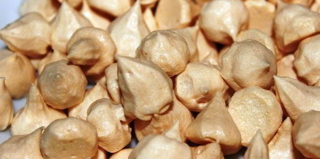 шоколадно-ананасовый десерт с меренгами