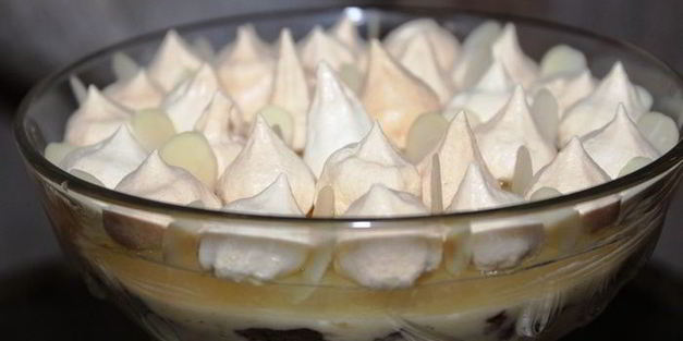 шоколадно-ананасовый десерт с меренгами