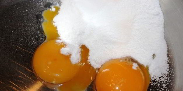 шоколадно-ананасовый десерт с меренгами