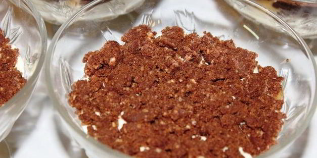 шоколадно-ананасовый десерт с меренгами