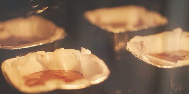 шоколадные мини-кейки с черешней