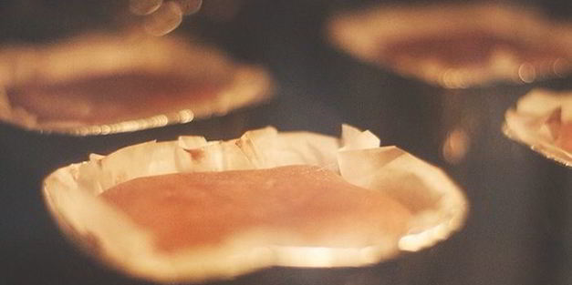 шоколадные мини-кейки с черешней