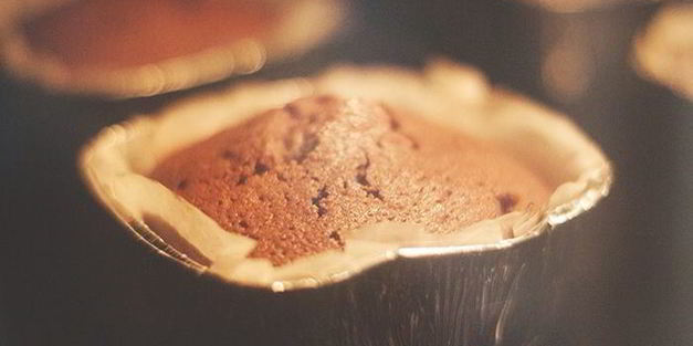 шоколадные мини-кейки с черешней