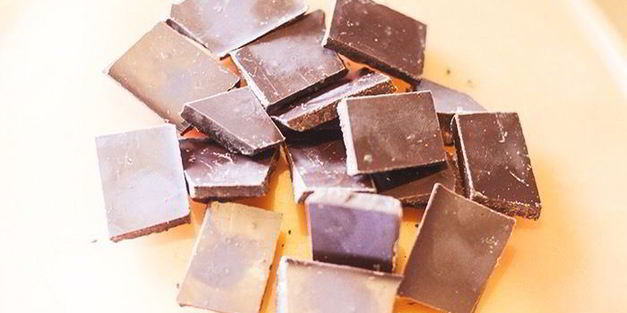 шоколадные мини-кейки с черешней