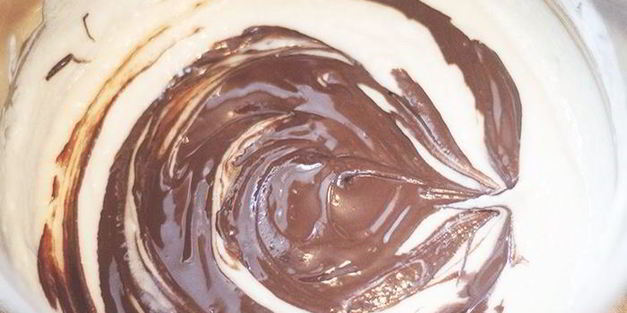 шоколадные мини-кейки с черешней