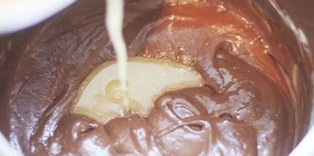 шоколадные мини-кейки с черешней