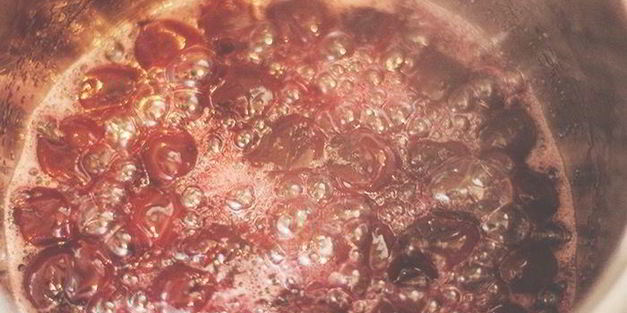 шоколадные мини-кейки с черешней