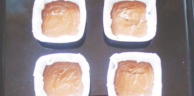 шоколадные мини-кейки с черешней